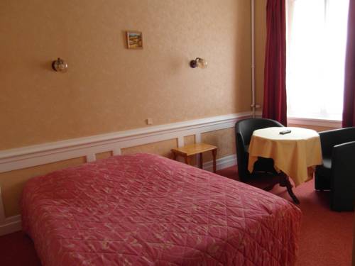 Imagen de la habitación del Hotel De La Gare, Cherbourg. Foto 5