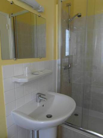 Imagen de la habitación del Hotel De La Gare, Cherbourg. Foto 7