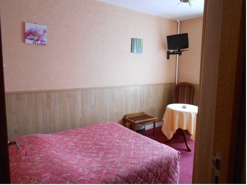 Imagen de la habitación del Hotel De La Gare, Cherbourg. Foto 9
