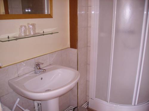 Imagen de la habitación del Hotel De La Gare, Cherbourg. Foto 15