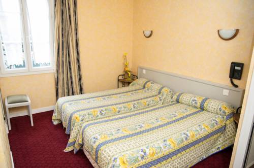 Imagen de la habitación del Hotel De La Gare, Dol de Bretagne. Foto 3