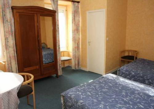Imagen de la habitación del Hotel De La Gare, Dol de Bretagne. Foto 5