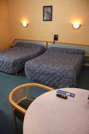 Imagen de la habitación del Hotel De La Gare, Dol de Bretagne. Foto 7