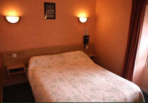 Imagen de la habitación del Hotel De La Gare, Dol de Bretagne. Foto 8