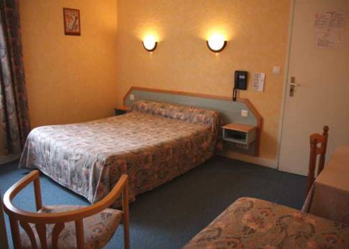 Imagen de la habitación del Hotel De La Gare, Dol de Bretagne. Foto 11