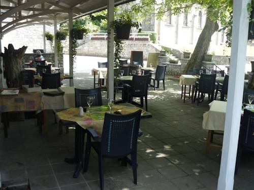 Imagen de los exteriores del Hotel De La Gare, Ferri&egrave;res. Foto 5