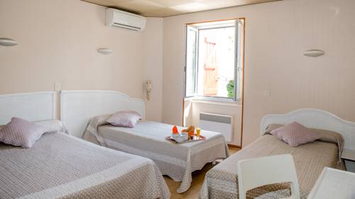 Imagen de la habitación del Hotel De La Gare, Hendaye. Foto 5