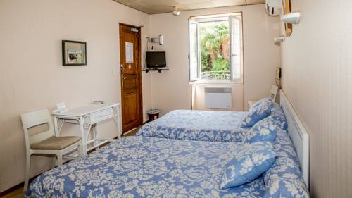 Imagen de la habitación del Hotel De La Gare, Hendaye. Foto 7