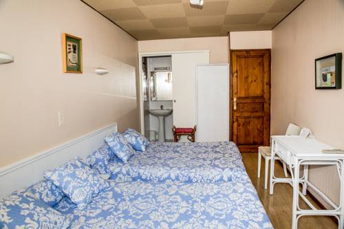 Imagen de la habitación del Hotel De La Gare, Hendaye. Foto 8