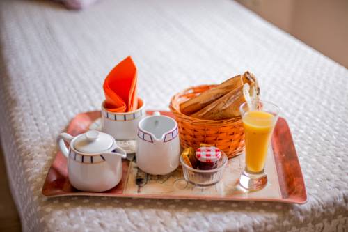 Imagen de la habitación del Hotel De La Gare, Hendaye. Foto 16