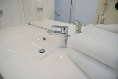 Imagen de la habitación del Hotel De La Gare, LA ROCHE-SUR-YON. Foto 10