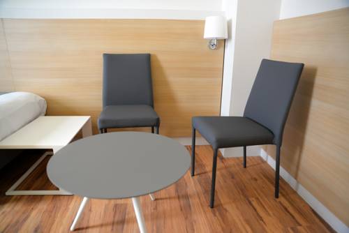 Imagen de la habitación del Hotel De La Gare, LA ROCHE-SUR-YON. Foto 13