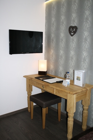 Imagen de la habitación del Hotel De La Gare, Monthey. Foto 17