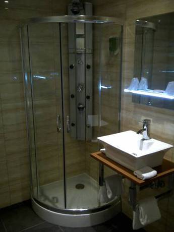 Imagen de la habitación del Hotel De La Lande. Foto 12