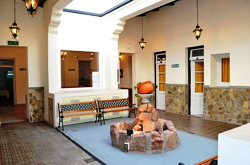 Imagen general del Hotel De La Linda. Foto 10