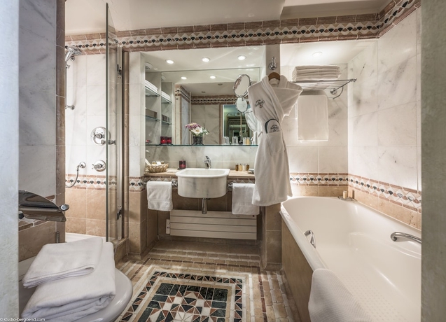 Imagen de la habitación del Hotel De La Loze. Foto 15