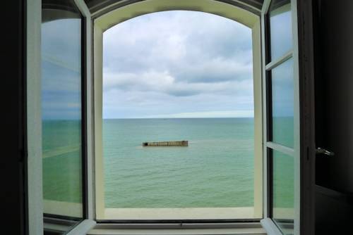 Imagen de la habitación del Hotel De La Marine, Arromanches les Bains. Foto 8