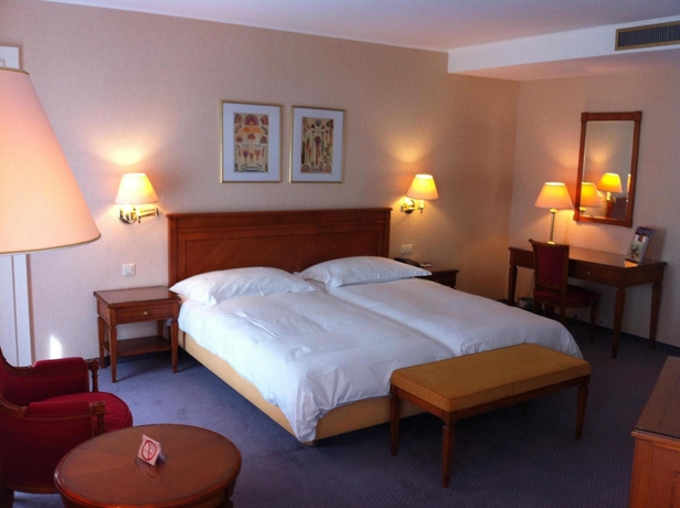 Imagen de la habitación del Hotel De La Paix, LAUSANA. Foto 10