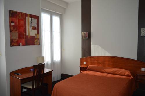 Imagen de la habitación del Hotel De La Paix, Oloron Sainte Marie. Foto 3