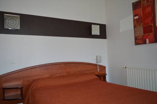 Imagen de la habitación del Hotel De La Paix, Oloron Sainte Marie. Foto 4