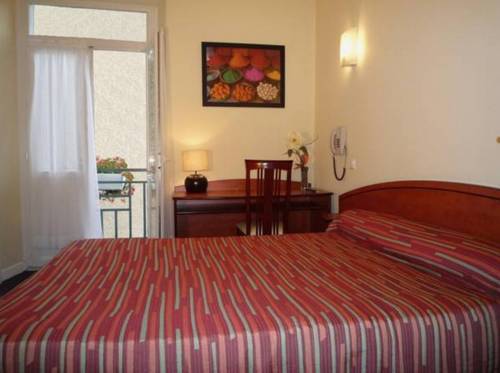 Imagen de la habitación del Hotel De La Paix, Oloron Sainte Marie. Foto 10