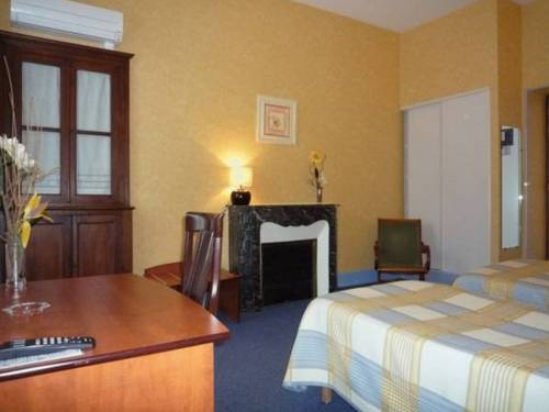 Imagen de la habitación del Hotel De La Paix, Oloron Sainte Marie. Foto 11