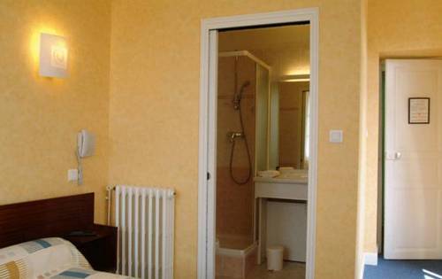 Imagen de la habitación del Hotel De La Paix, Oloron Sainte Marie. Foto 12