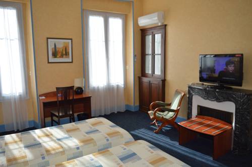 Imagen de la habitación del Hotel De La Paix, Oloron Sainte Marie. Foto 15