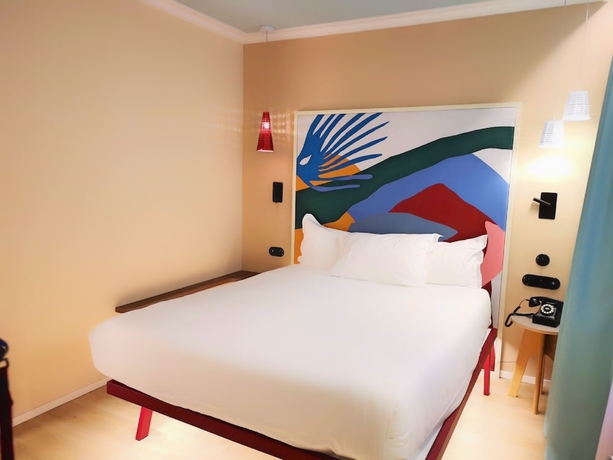 Imagen de la habitación del Hotel De La Paix, París. Foto 14