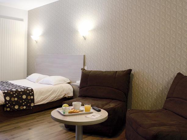 Imagen de la habitación del Hotel De La Place, Aunay-sur-Odon. Foto 3