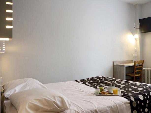 Imagen de la habitación del Hotel De La Place, Aunay-sur-Odon. Foto 6