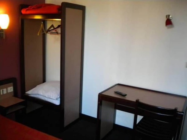 Imagen de la habitación del Hotel De La Place, Malakoff. Foto 9