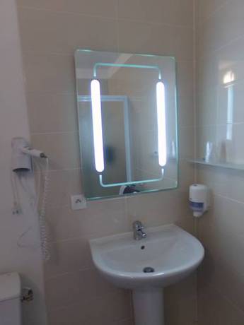 Imagen de la habitación del Hotel De La Plage, PALAVAS-LES-FLOTS. Foto 2