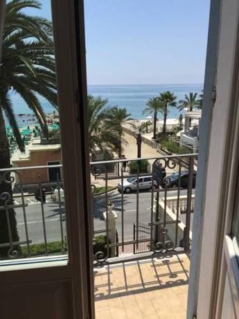 Imagen general del Hotel De La Plage, Pietra Ligure. Foto 1