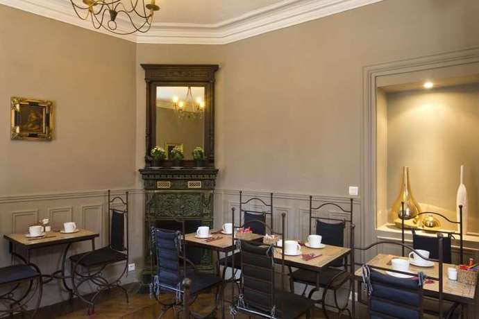 Imagen de los interiores del Hotel De La Porte Dorée. Foto 15