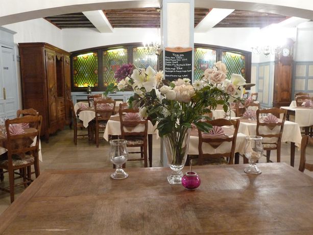 Imagen de la habitación del Hotel De La Poste, AUXERRE. Foto 6