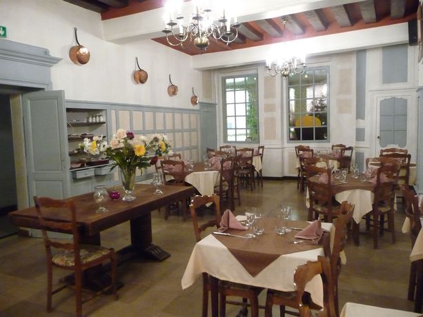 Imagen de la habitación del Hotel De La Poste, AUXERRE. Foto 8