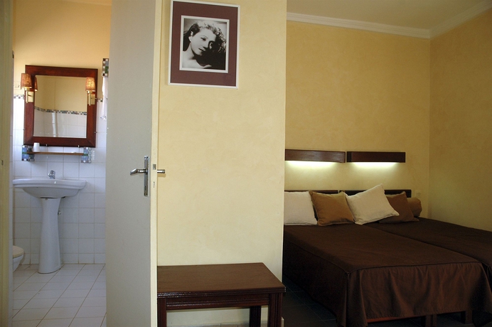 Imagen de la habitación del Hotel De La Poste, Saint Louis. Foto 7