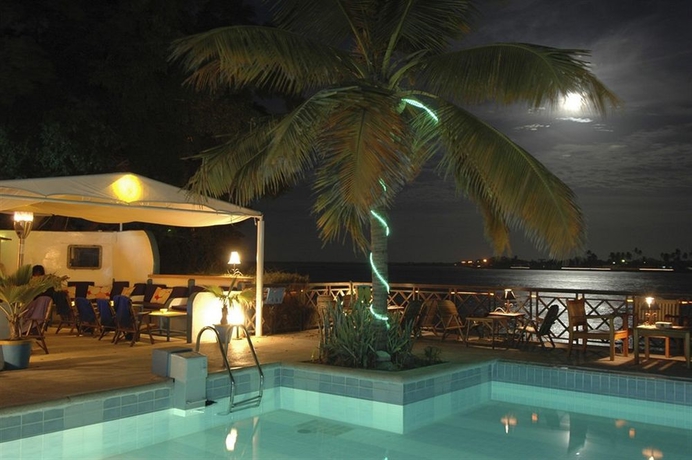 Imagen de la piscina del Hotel De La Poste, Saint Louis. Foto 13