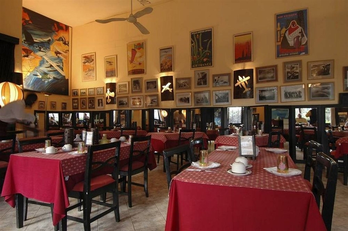 Imagen del bar/restaurante del Hotel De La Poste, Saint Louis. Foto 5