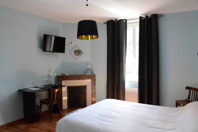 Imagen de la habitación del Hotel De La Poste, Saint-Just-en-Chevalet. Foto 6