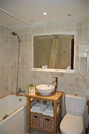 Imagen de la habitación del Hotel De La Poste, Saulieu. Foto 7