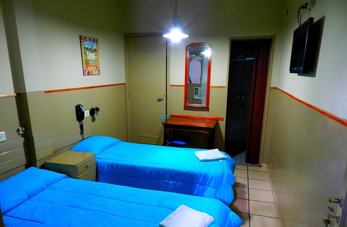 Imagen de la habitación del Hotel De La Rue. Foto 8