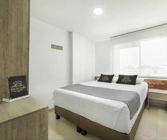 Imagen de la habitación del Hotel De La Salle. Foto 10