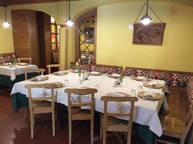 Imagen del bar/restaurante del Hotel De La Tor. Foto 4