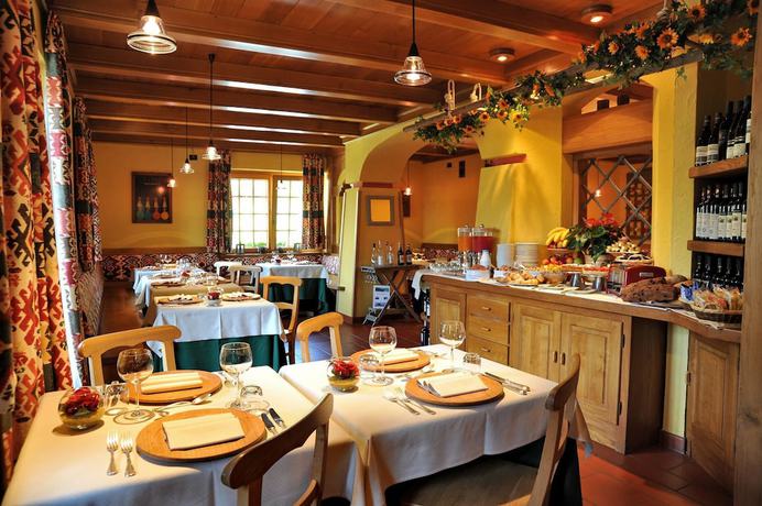 Imagen del bar/restaurante del Hotel De La Tor. Foto 5