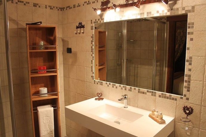 Imagen de la habitación del Hotel De La Tor. Foto 10