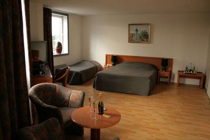 Imagen de la habitación del Hotel De La Tour, Dampierre-sur-Salon. Foto 7