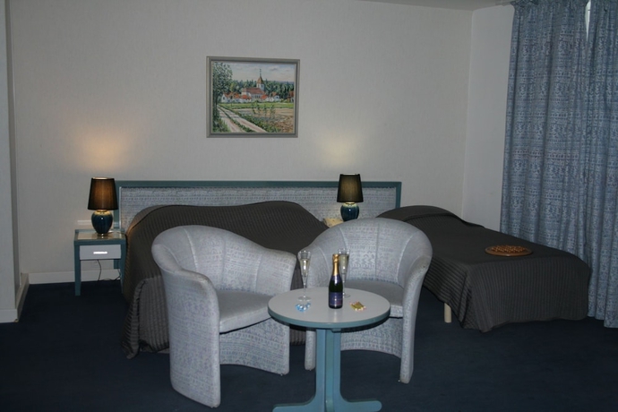 Imagen de la habitación del Hotel De La Tour, Dampierre-sur-Salon. Foto 8