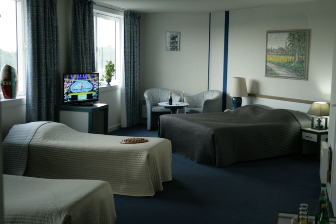 Imagen de la habitación del Hotel De La Tour, Dampierre-sur-Salon. Foto 11